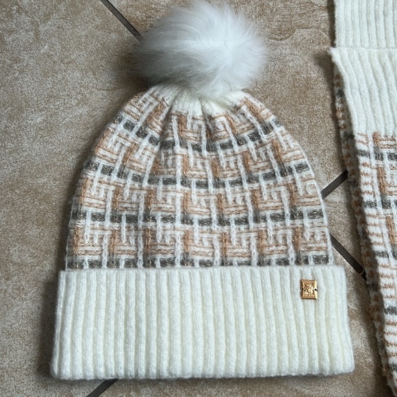 Anne Klein scarf and beanie set - Picture 2 of 4